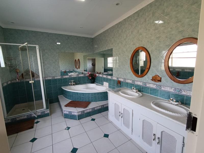 4 Bedroom Property for Sale in Middelburg Eastern Cape
